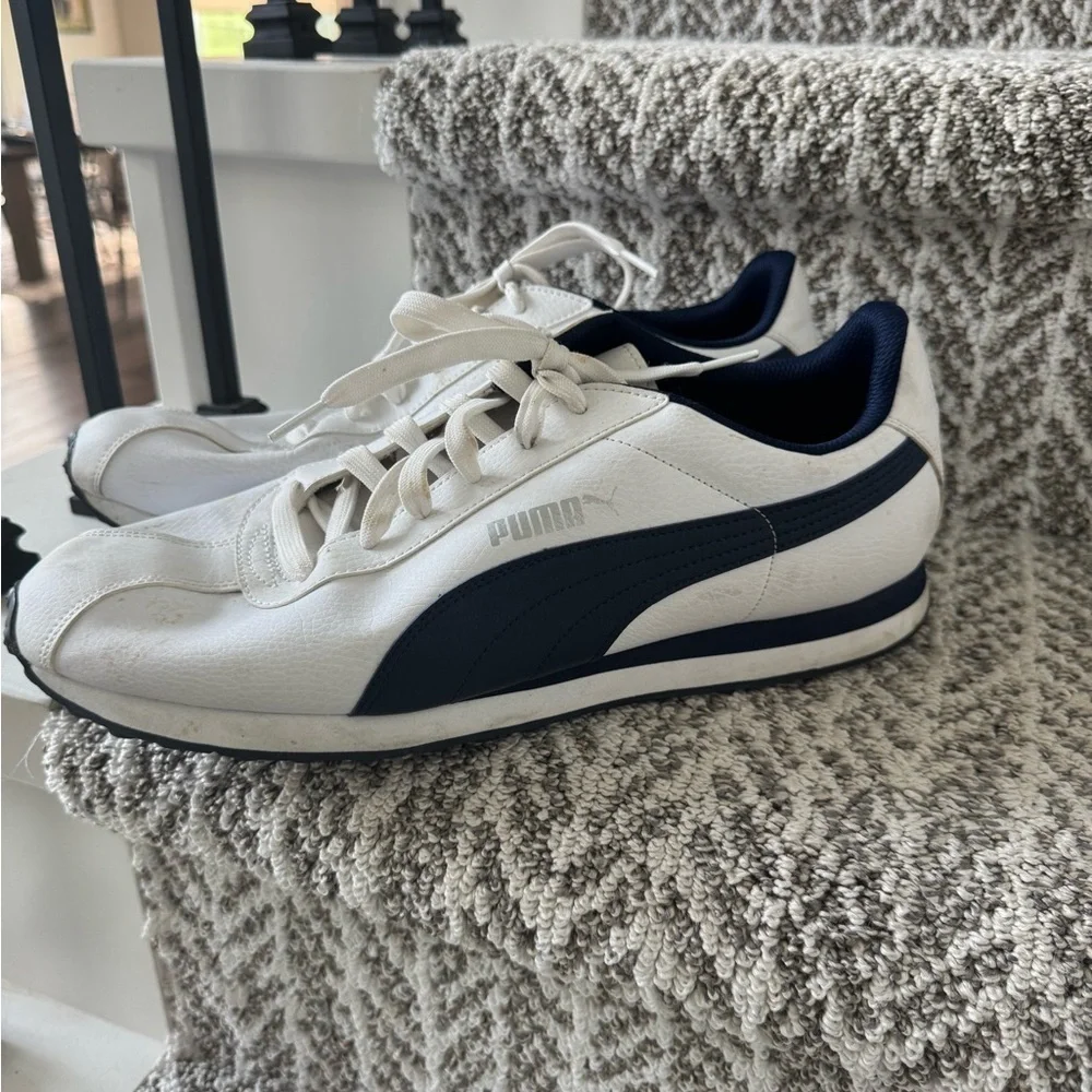 Puma Shoes men’s size 12 White with navy blue